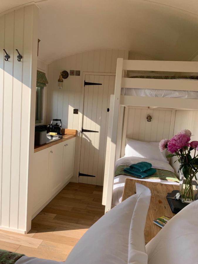 The Woolly Sheep Shepherd Huts Whitland Exterior foto