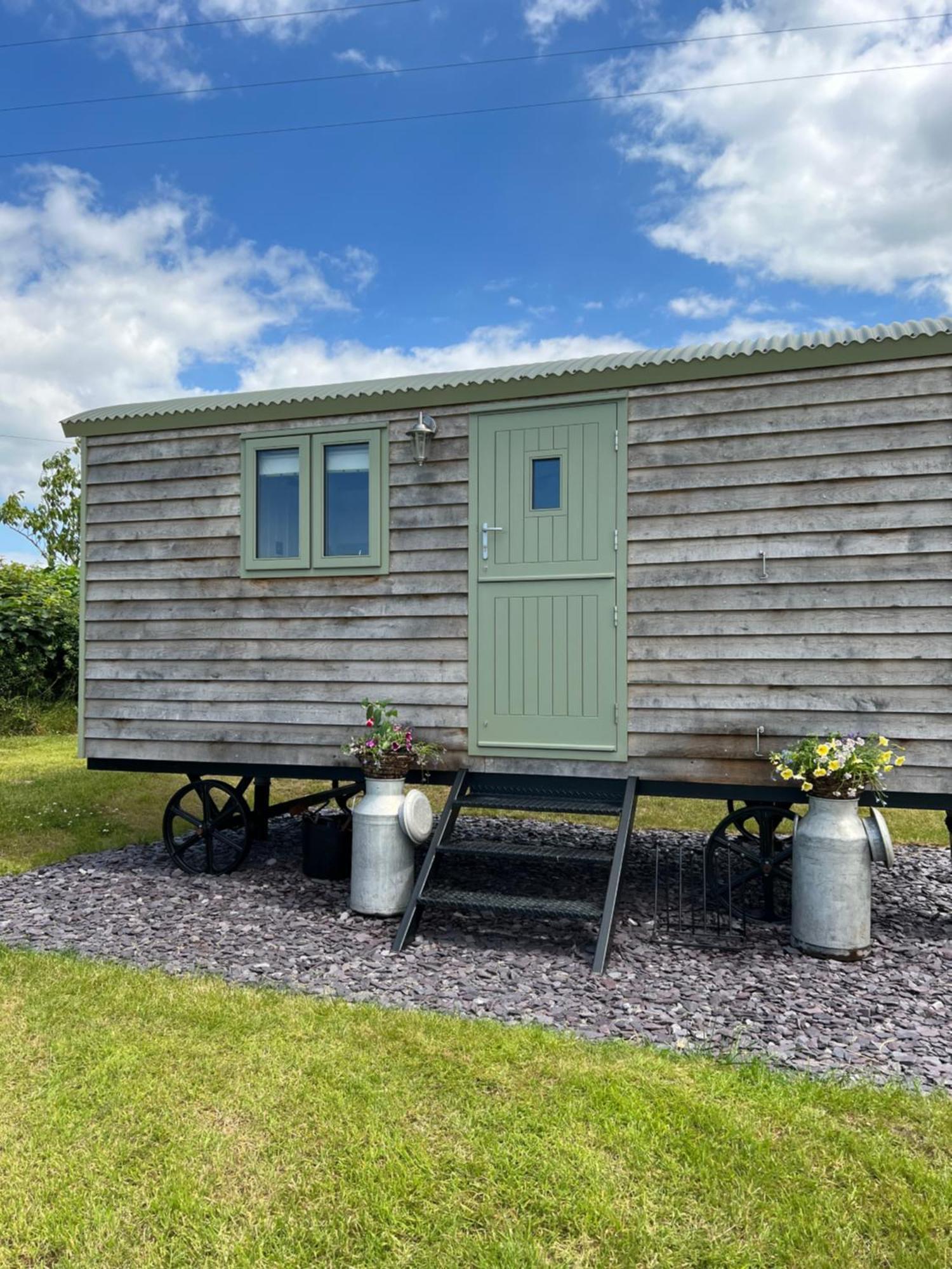 The Woolly Sheep Shepherd Huts Whitland Exterior foto